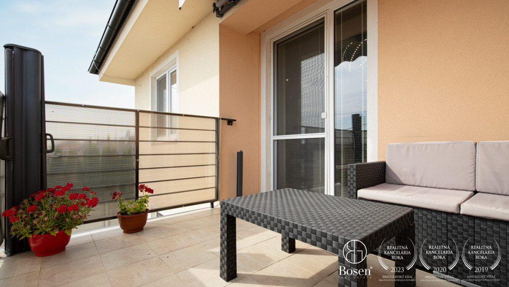 BOSEN | Priestranný 3-izbový byt v Tomašíkove – s výhľadom na prírodu a súkromím ako v dome