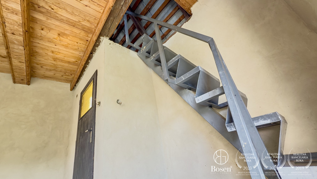 BOSEN | Chata blízko vodnej nádrže, Šiatorská Bukovinka.