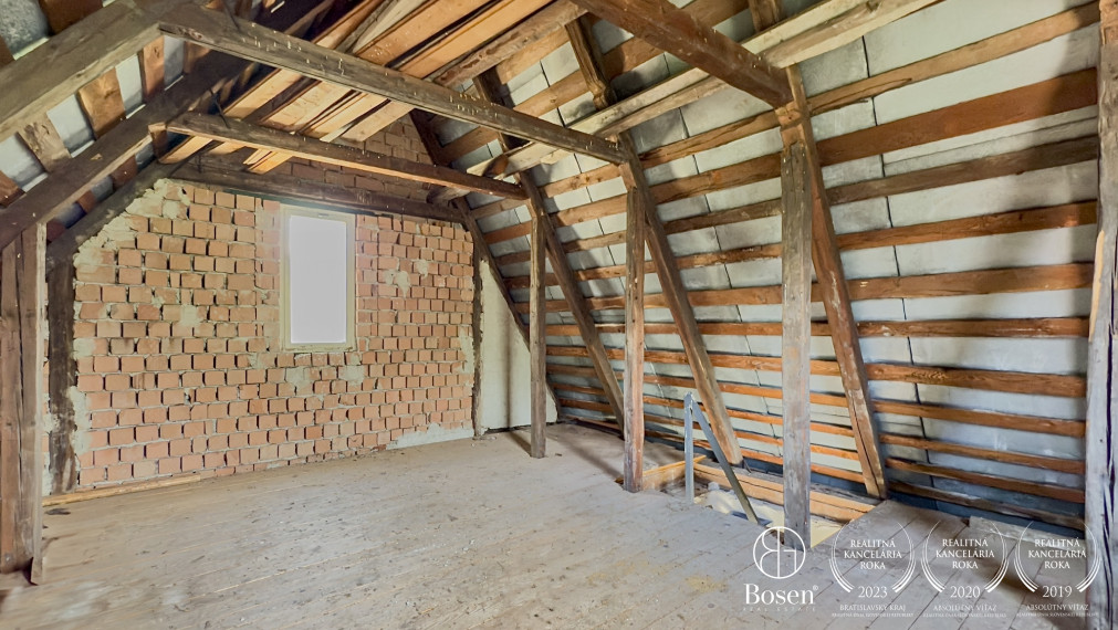 BOSEN | Chata blízko vodnej nádrže, Šiatorská Bukovinka.