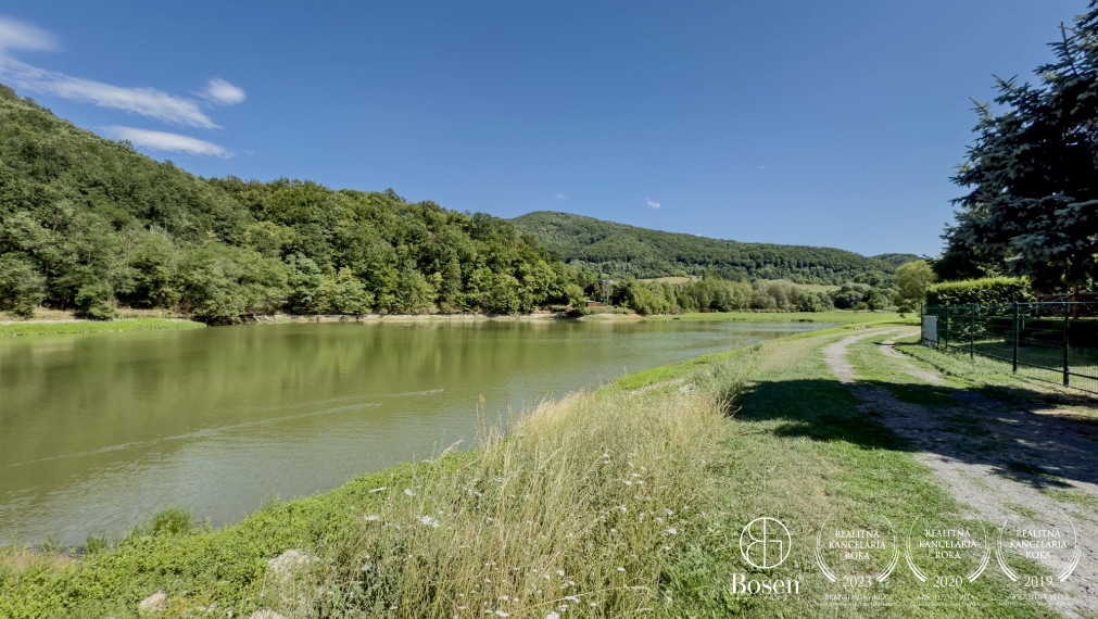 BOSEN | Chata blízko vodnej nádrže, Šiatorská Bukovinka.