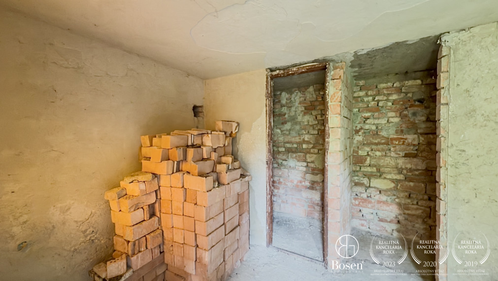 BOSEN | Chata blízko vodnej nádrže, Šiatorská Bukovinka.