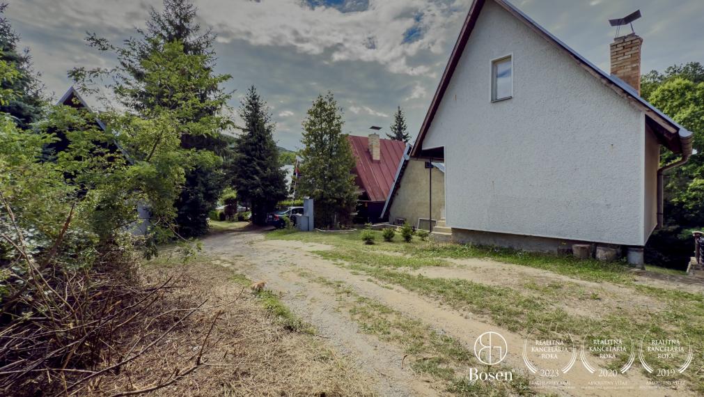 BOSEN | Chata blízko vodnej nádrže, Šiatorská Bukovinka.