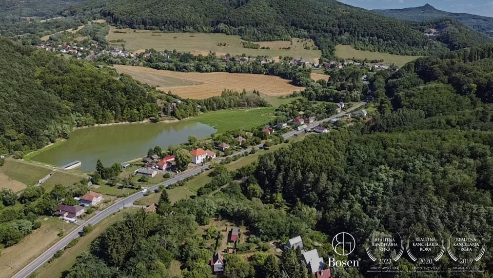 BOSEN | Chata blízko vodnej nádrže, Šiatorská Bukovinka.