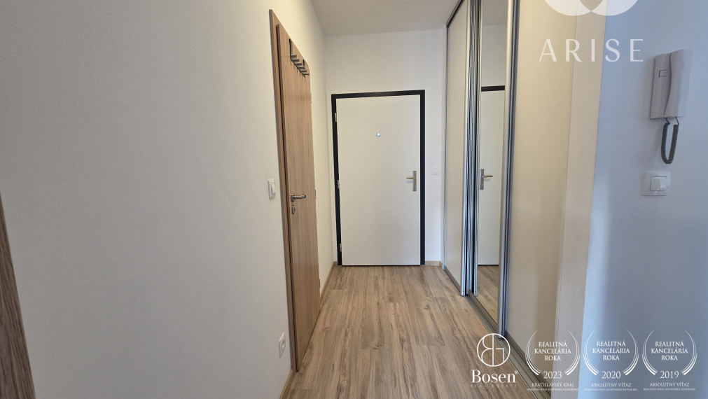 Slnečnice, na prenájom  2-izbový byt s parkovaním.