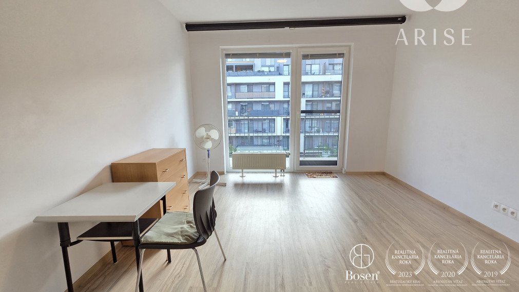 Slnečnice, na prenájom  2-izbový byt s parkovaním.