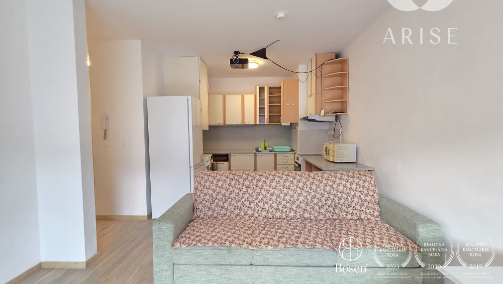 Slnečnice, na prenájom  2-izbový byt s parkovaním.