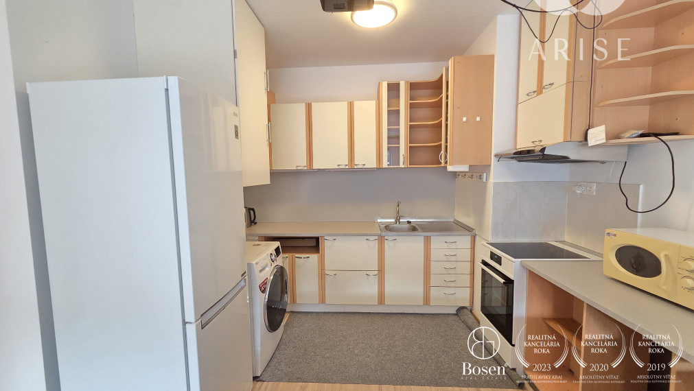 Slnečnice, na prenájom  2-izbový byt s parkovaním.