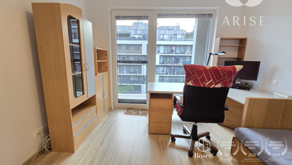 Slnečnice, na prenájom  2-izbový byt s parkovaním.