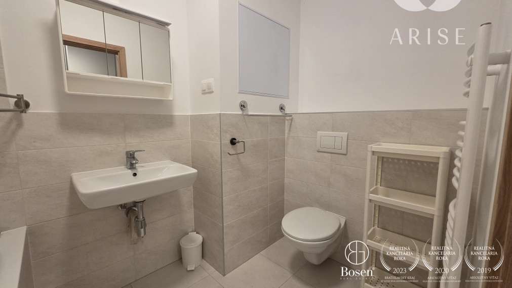 Slnečnice, na prenájom  2-izbový byt s parkovaním.