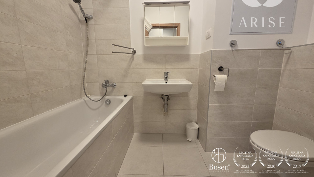 Slnečnice, na prenájom  2-izbový byt s parkovaním.