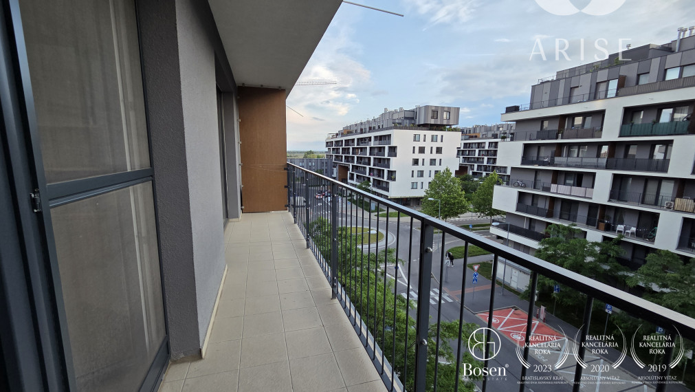 Slnečnice, na prenájom  2-izbový byt s parkovaním.