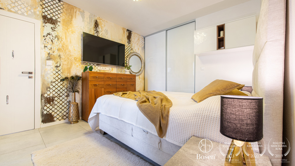 BOSEN |  ZNÍŽENÁ CENA | Na predaj novostavba 4 izbového rodinného domu s garážou, bazénom a vírivkou - Trenčín