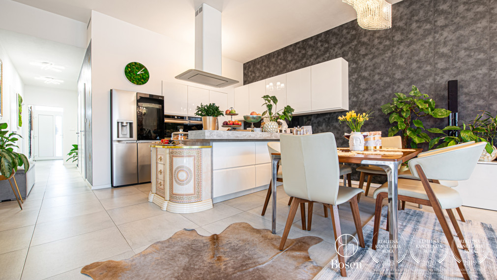 BOSEN |  ZNÍŽENÁ CENA | Na predaj novostavba 4 izbového rodinného domu s garážou, bazénom a vírivkou - Trenčín