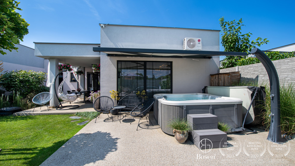 BOSEN |  ZNÍŽENÁ CENA | Na predaj novostavba 4 izbového rodinného domu s garážou, bazénom a vírivkou - Trenčín