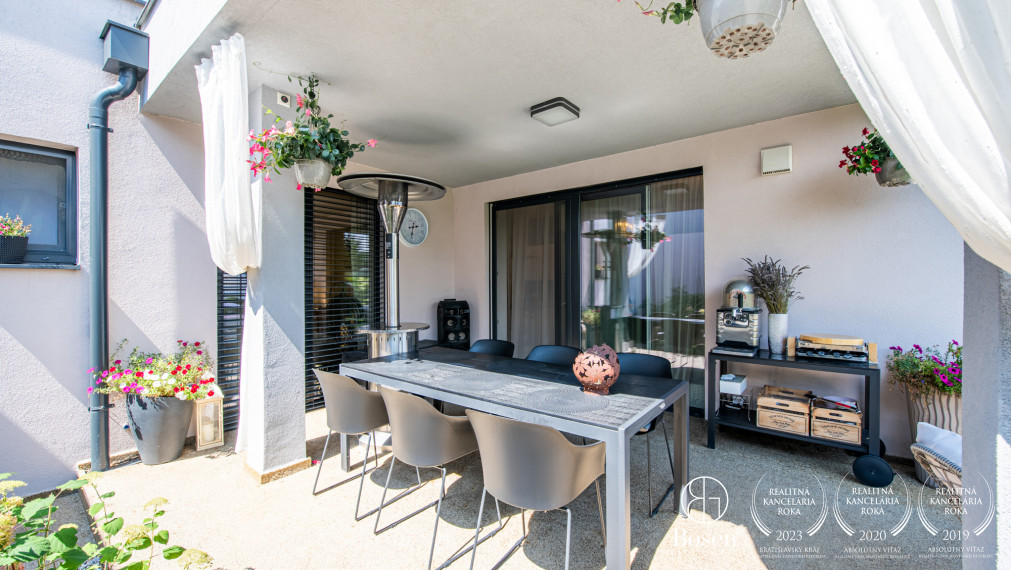 BOSEN |  ZNÍŽENÁ CENA | Na predaj novostavba 4 izbového rodinného domu s garážou, bazénom a vírivkou - Trenčín