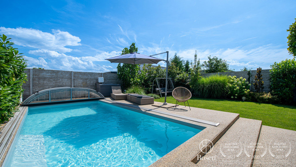 BOSEN |  ZNÍŽENÁ CENA | Na predaj novostavba 4 izbového rodinného domu s garážou, bazénom a vírivkou - Trenčín