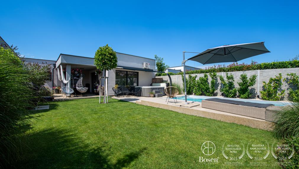 BOSEN |  ZNÍŽENÁ CENA | Na predaj novostavba 4 izbového rodinného domu s garážou, bazénom a vírivkou - Trenčín