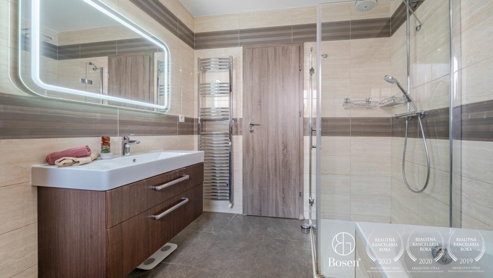 BOSEN | 5-izbový rodinný dom s dvojgarážou, Kráľová pri Senci