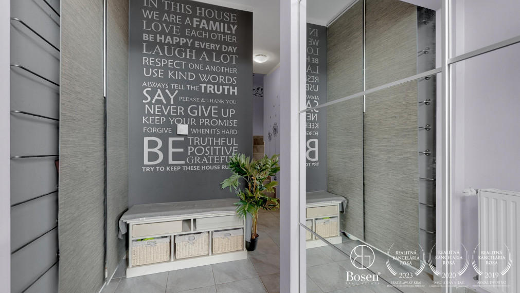 REZERVOVANÉ! Bosen Realicity / Predaj 4-izbového dvojdomu s bazénom