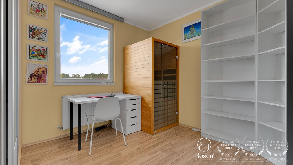 REZERVOVANÉ! Bosen Realicity / Predaj 4-izbového dvojdomu s bazénom