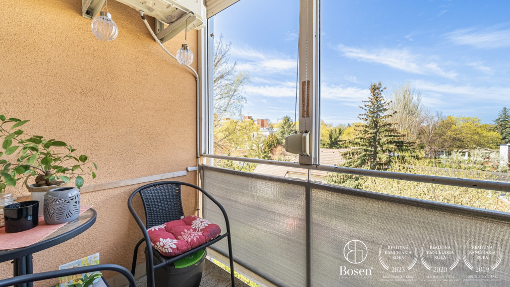 BOSEN | Zrekonštruovaný 3 izbový byt s loggiou, 64m2.