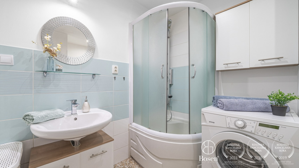 BOSEN | Zrekonštruovaný 3 izbový byt s loggiou, 64m2.