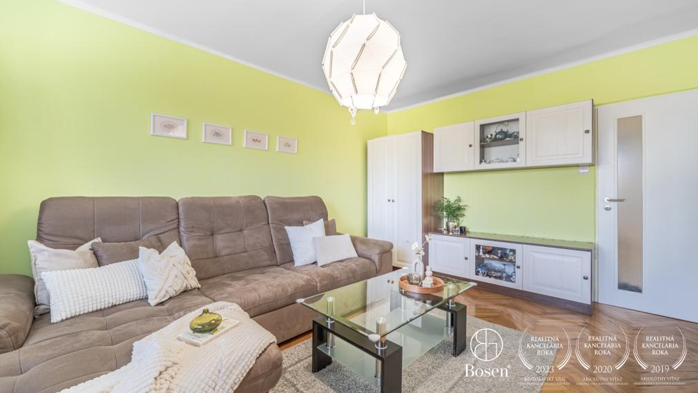 BOSEN | Zrekonštruovaný 3 izbový byt s loggiou, 64m2.