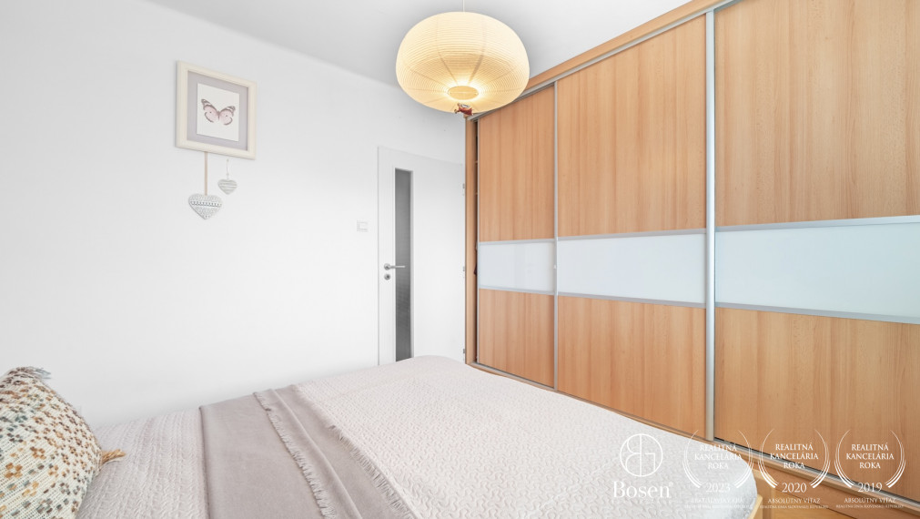 BOSEN | Zrekonštruovaný 3 izbový byt s loggiou, 64m2.