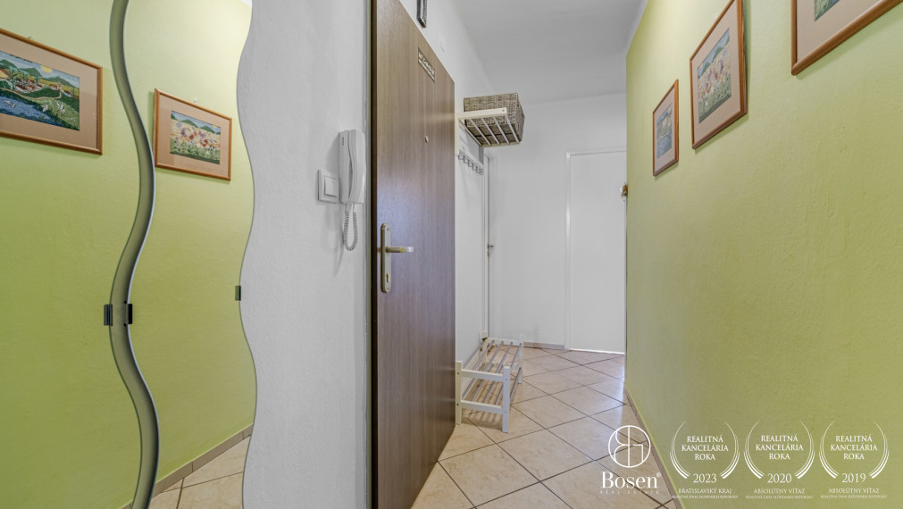 BOSEN | Zrekonštruovaný 3 izbový byt s loggiou, 64m2.