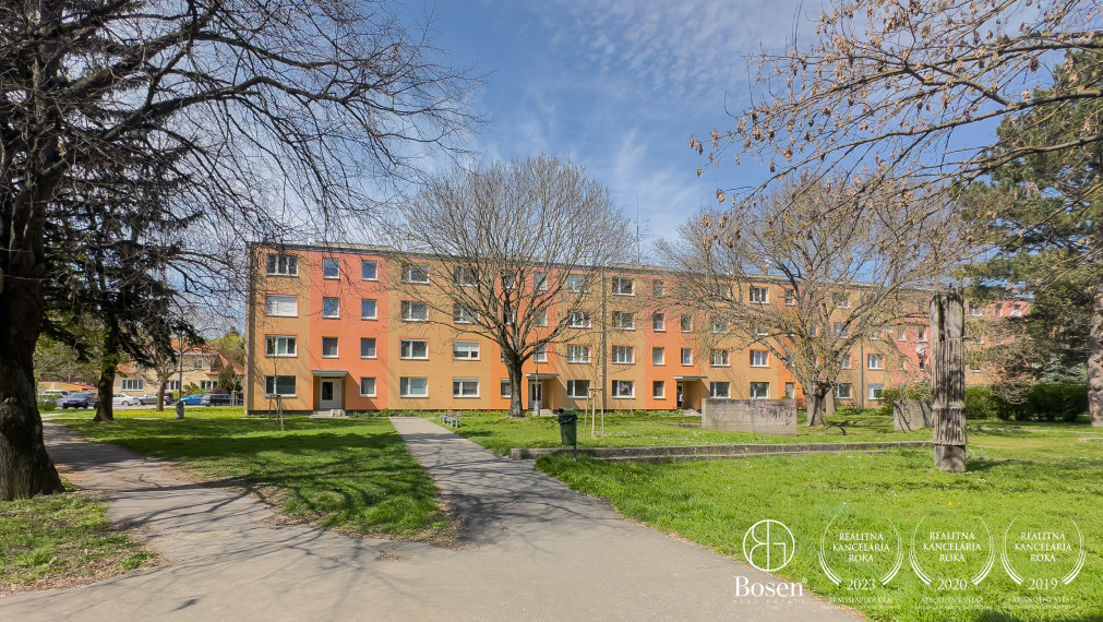 BOSEN | Zrekonštruovaný 3 izbový byt s loggiou, 64m2.