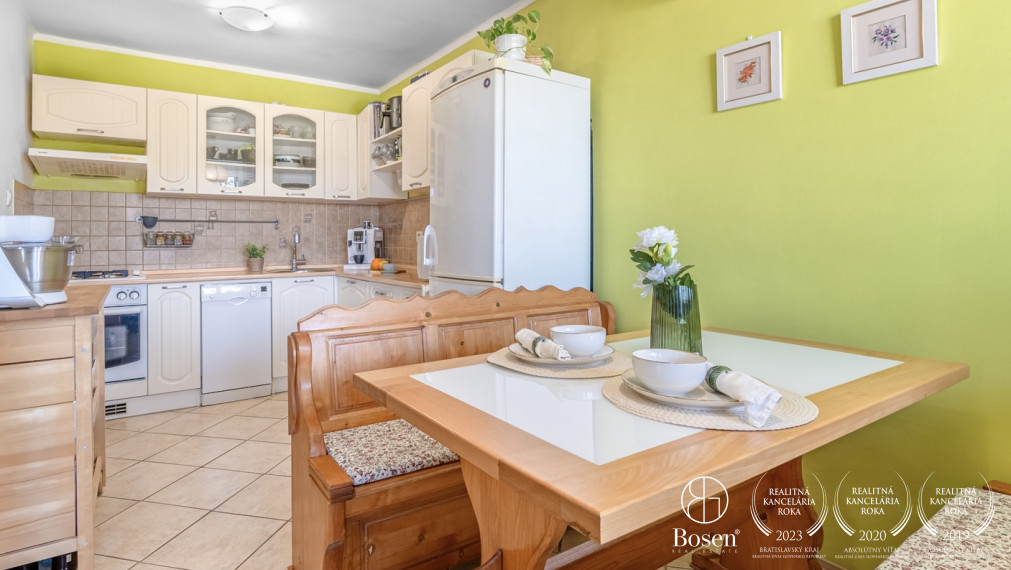 BOSEN | Zrekonštruovaný 3 izbový byt s loggiou, 64m2.