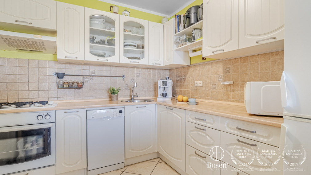 BOSEN | Zrekonštruovaný 3 izbový byt s loggiou, 64m2.