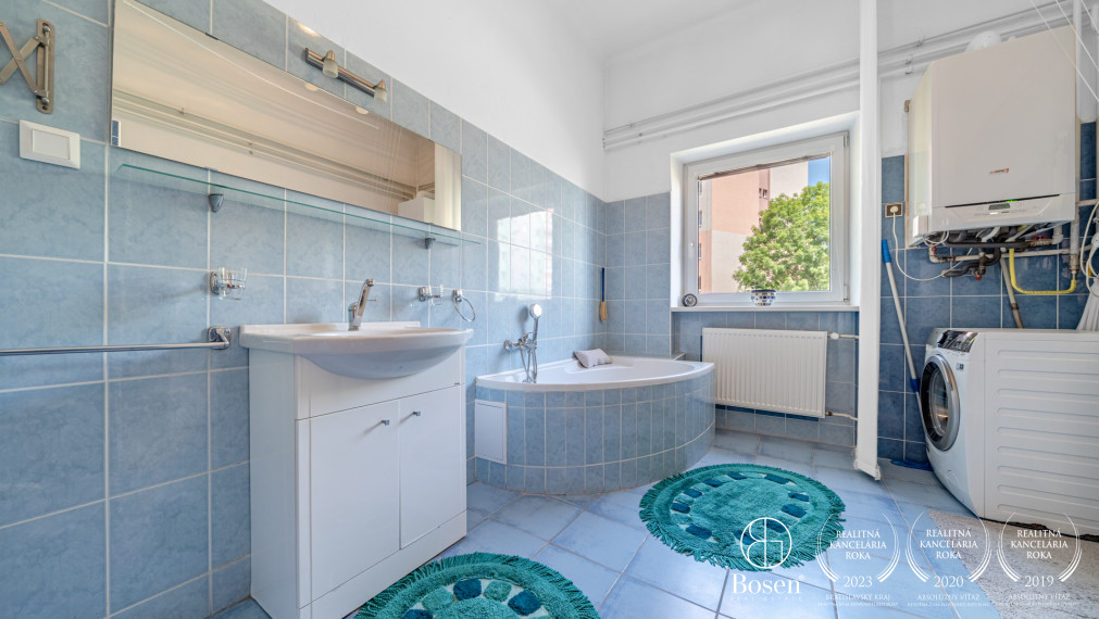 BOSEN | Výnimočný 4.izb.byt s parkingom a pozemkom, Nové Mesto, 120 m2