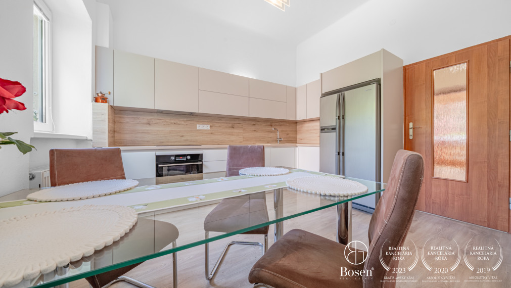 BOSEN | Výnimočný 4.izb.byt s parkingom a pozemkom, Nové Mesto, 120 m2