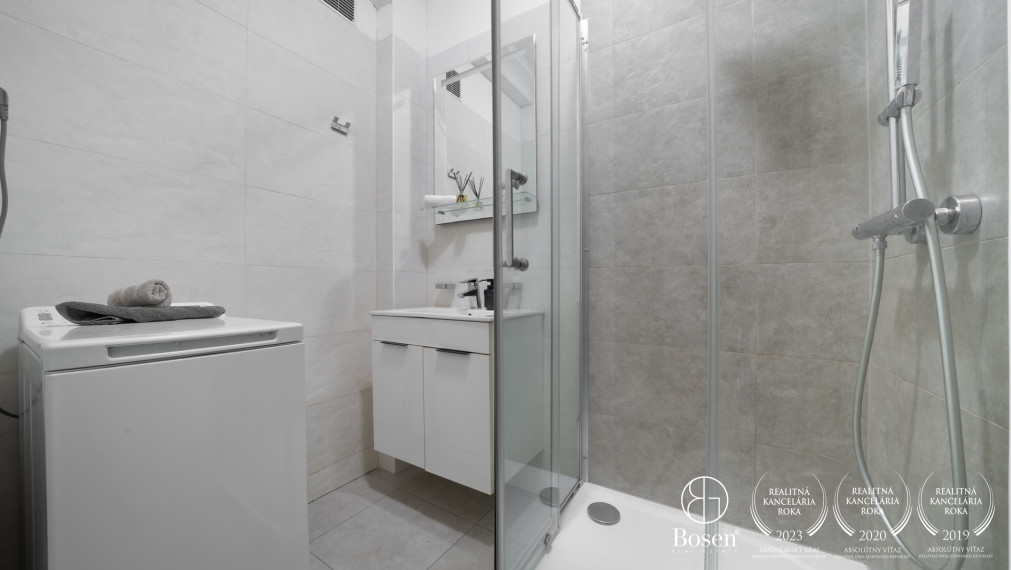 BOSEN | REZERVOVANÉ: 3 izbový byt v blízkosti centra mesta, Bratislava