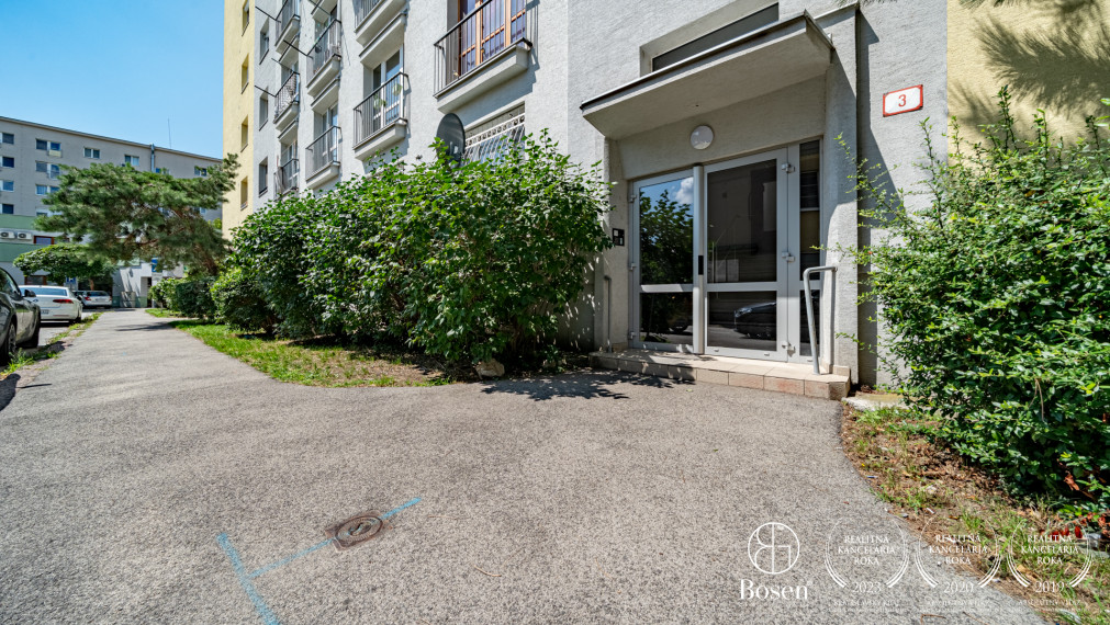 BOSEN | REZERVOVANÉ: 3 izbový byt v blízkosti centra mesta, Bratislava