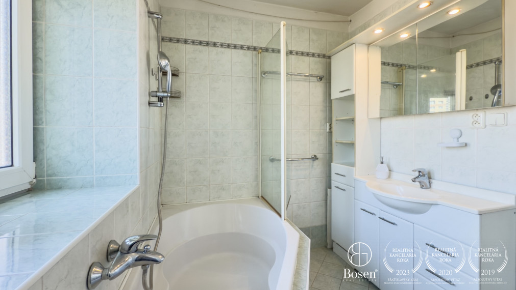 BOSEN ǀ 2-izbový byt s veľkým potenciálom, Komenského 61 m2