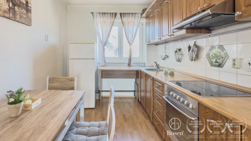 BOSEN ǀ 2-izbový byt s veľkým potenciálom, Komenského 61 m2