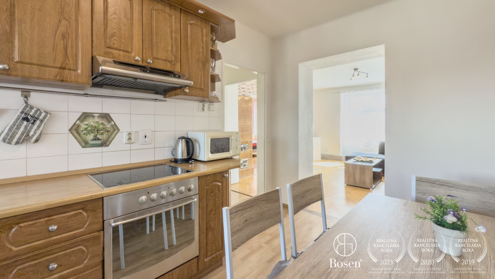 BOSEN ǀ 2-izbový byt s veľkým potenciálom, Komenského 61 m2