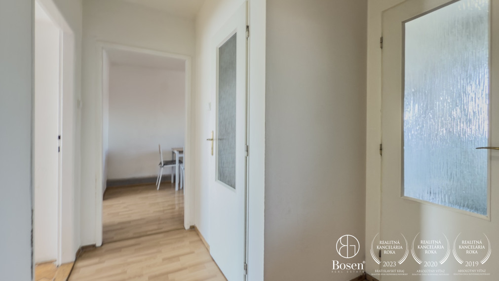 BOSEN ǀ 2-izbový byt s veľkým potenciálom, Komenského 61 m2