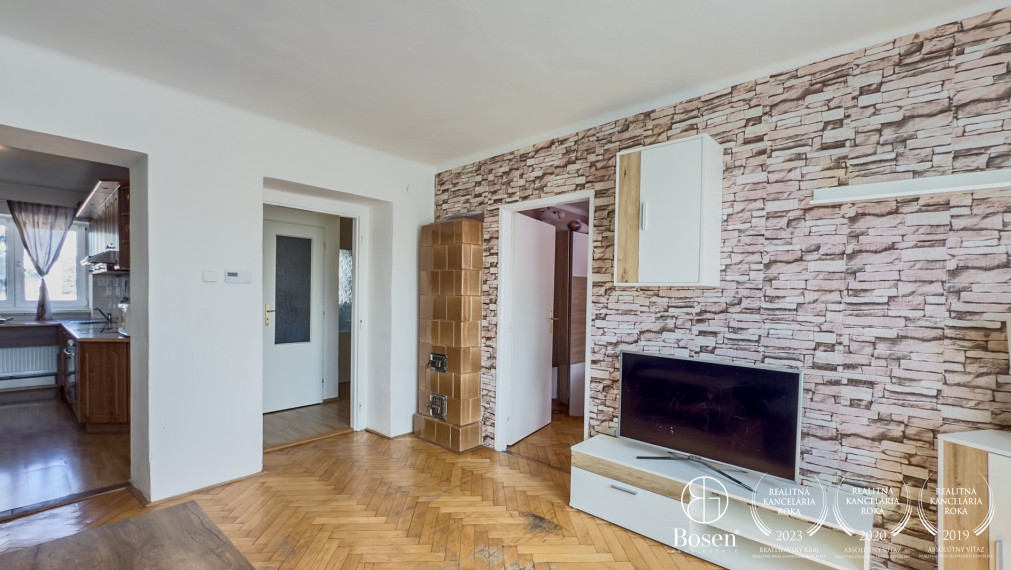BOSEN ǀ 2-izbový byt s veľkým potenciálom, Komenského 61 m2