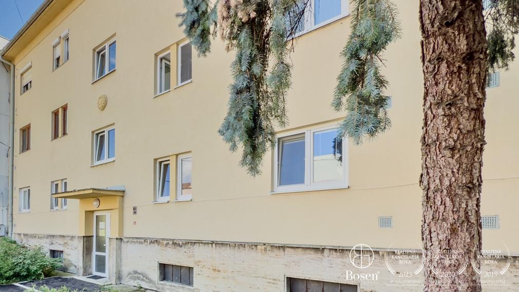 BOSEN ǀ 2-izbový byt s veľkým potenciálom, Komenského 61 m2