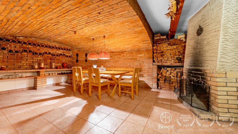 BOSEN | 6 izbový rodinný dom s vinohradom, 889 m2, Líščie údolie