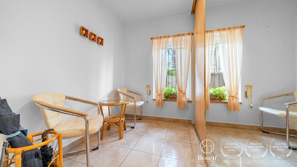 BOSEN | 6 izbový rodinný dom s vinohradom, 889 m2, Líščie údolie