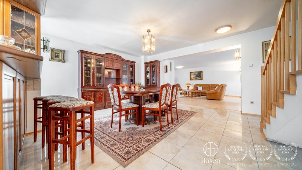 BOSEN | 6 izbový rodinný dom s vinohradom, 889 m2, Líščie údolie