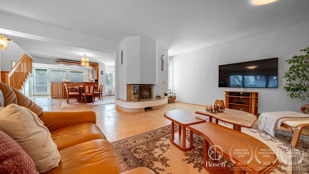 BOSEN | 6 izbový rodinný dom s vinohradom, 889 m2, Líščie údolie