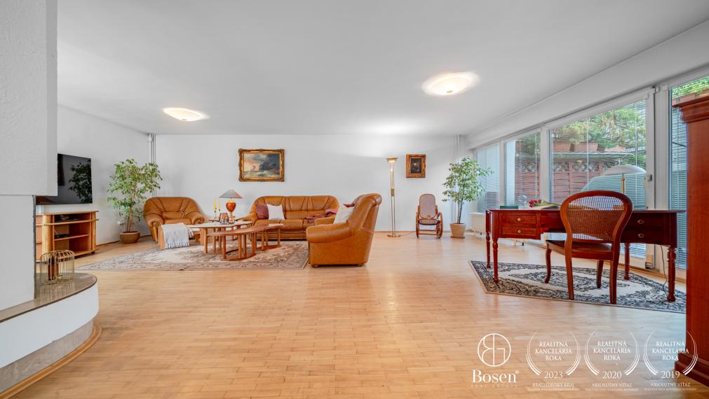 BOSEN | 6 izbový rodinný dom s vinohradom, 889 m2, Líščie údolie