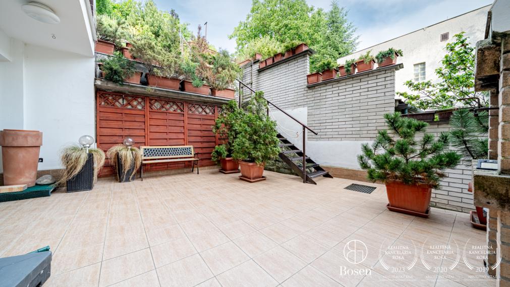 BOSEN | 6 izbový rodinný dom s vinohradom, 889 m2, Líščie údolie