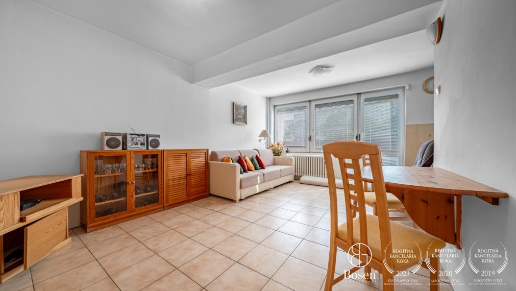 BOSEN | 6 izbový rodinný dom s vinohradom, 889 m2, Líščie údolie