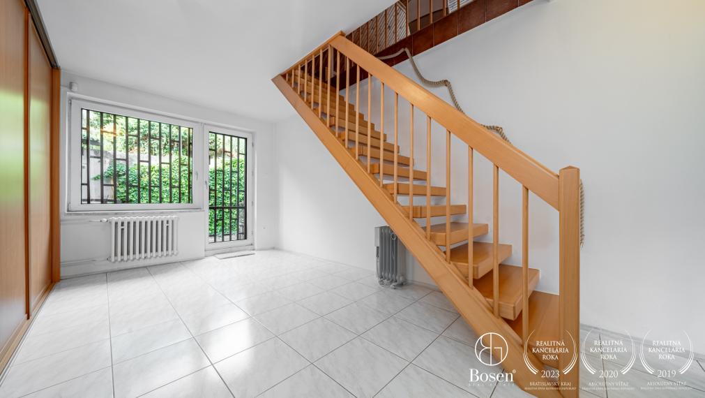 BOSEN | 6 izbový rodinný dom s vinohradom, 889 m2, Líščie údolie